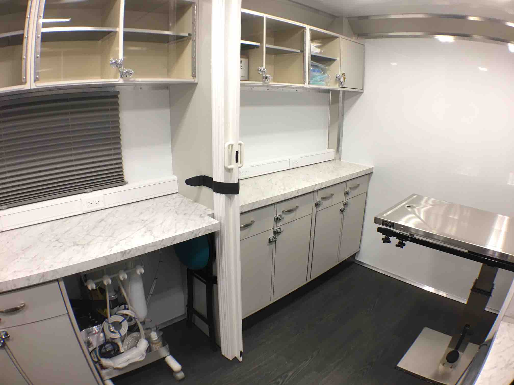 23 Ft Mobile Veterinary Clinic – Elite Series