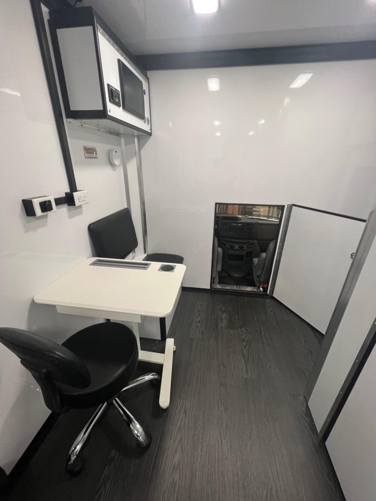 Magnum-Mobile-26ft-Mobile-IV-Hydration-Professional-Series-Chairs-Pass-Thru-Door-Open-8